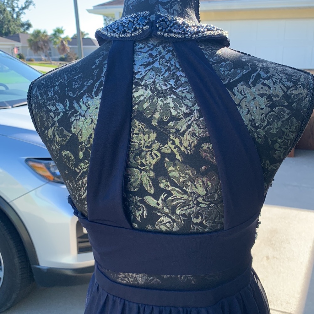 Beautiful blue and gemmed gown - Picture 6 of 13
